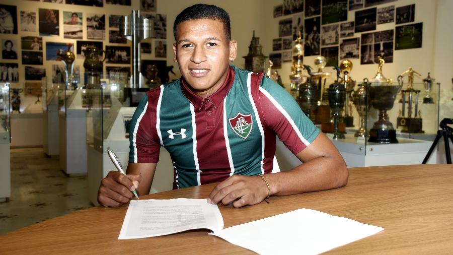 Fernando Pacheco tirou documentos, e Flu aguarda Sporting Cristal para inscrevê-lo - Mailson Santana/Fluminense FC