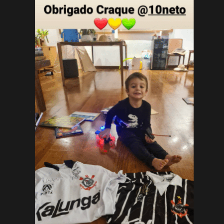 Neto enviou camisas do Corinthians para celebrar o aniversário de Rocco, filho de Felipe Andreoli - Reprodução/Instagram