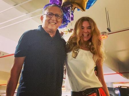 Mulher De Galvao Prepara Supresa Em Aeroporto Mico Feito Com Amor