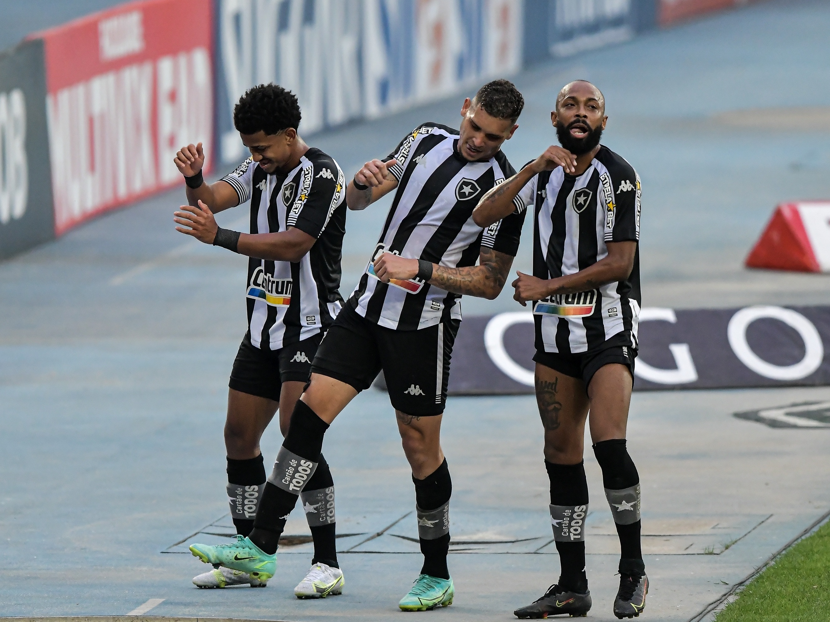 Tárik diz que elenco está focado e relembra de virada de chave no último  jogo contra o Vitória - Botafogo Futebol SA