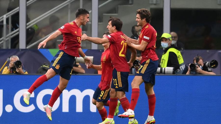 Ferrán Torres comemora gol da Espanha contra a Itália na semifinal da Liga das Nações - GettyImages