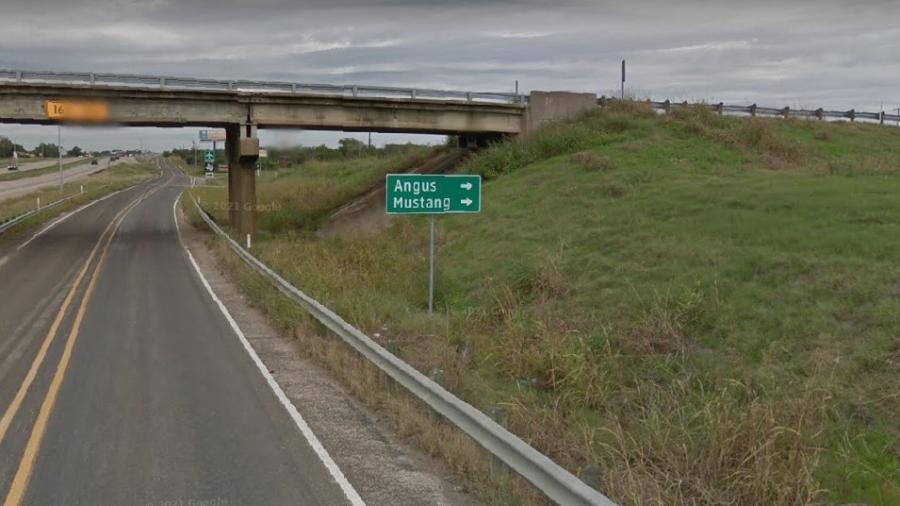 Pequeno vilarejo de Mustang, no Texas (EUA), foi comprado pelo dono do Dallas Mavericks - Reprodução/Google Street View