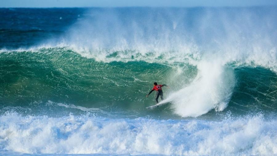 Filipe Toledo avançou para a 3ª fase com o 1º lugar na sua bateria - WSL