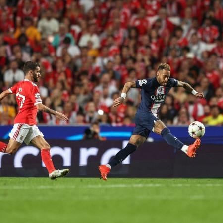 Neymar em ação na partida entre PSG e Benfica, pela Liga dos Campeões - Carlos Rodrigues/Getty