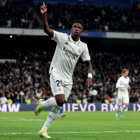 Vinicius Jr. comemora seu gol pelo Real Madrid contra o Valencia no Espanhol - David S. Bustamante/Soccrates/Getty Images