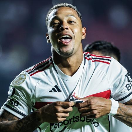 David, do São Paulo, comemora seu gol no Goiás, pelo Brasileirão - Marcello Zambrana/AGIF