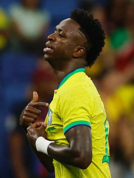 Vini Jr, do Brasil, comemora seu gol no amistoso contra Guiné - Albert Gea/Reuters