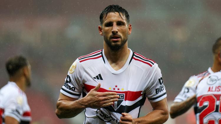 Calleri  comemora gol do São Paulo sobre o Inter em duelo do Campeonato Brasileiro