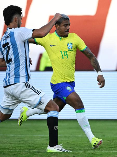 John Kennedy entrou no segundo tempo do jogo contra a Argentina - Divulgação/Conmebol