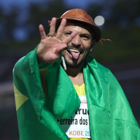 Petrucio Ferreira festeja mais um ouro na prova de 100m T47 no Mundial paralímpico