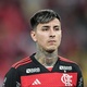 Flamengo aumenta a pressão e sai na bronca com o VAR após entrada de Veiga