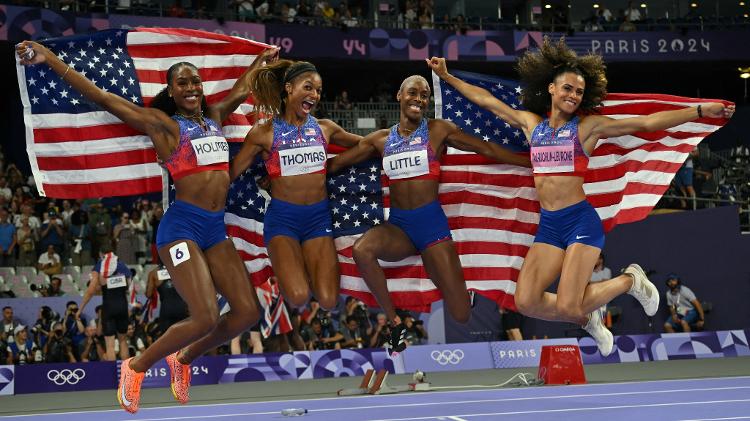 Equipe feminina de revezamento 4x400m dos Estados Unidos, ouro em Paris