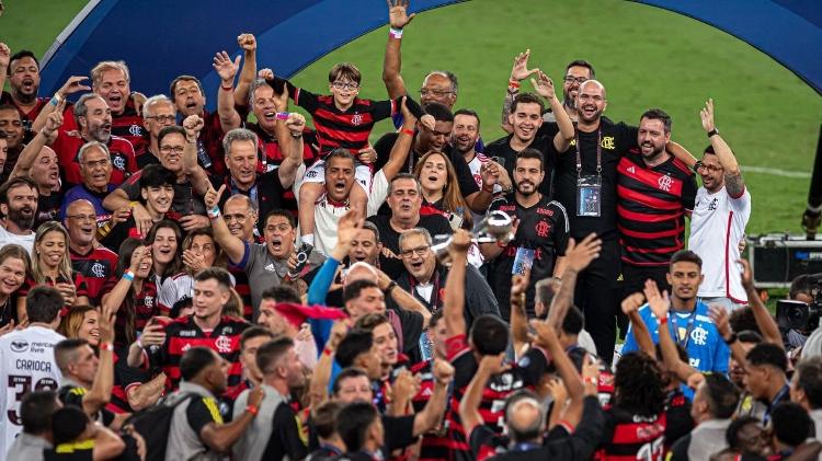 Pódio após título do Flamengo no Intercontinental sub-20