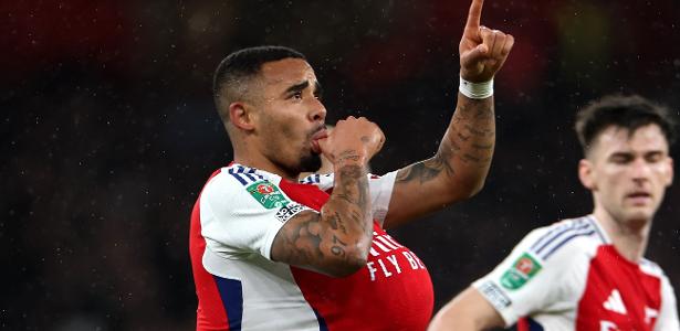 Palmeiras precisa optar por Paulinho ou Gabriel Jesus, afirmam especialistas esportivos.