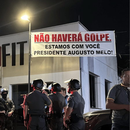 Faixa foi exposta na sede do Parque São Jorge, clube social do Corinthians