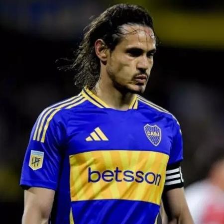 Cavani, atacante do Boca, se lamenta após eliminações precoces do time. Cavani, atacante do Boca, se lamenta após eliminações precoces do time.