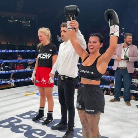 Estrela do OnlyFans estreia no boxe e detona rival: 'Incompetência'