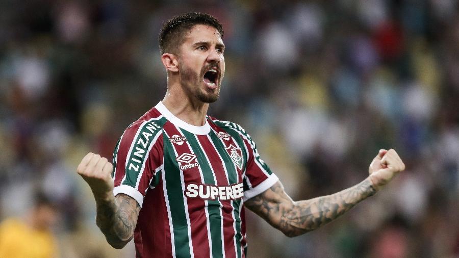Everaldo comanda o ataque do Fluminense Everaldo comanda o ataque do Fluminense