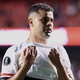 Menino Lucca salva o avermelhado Alisson