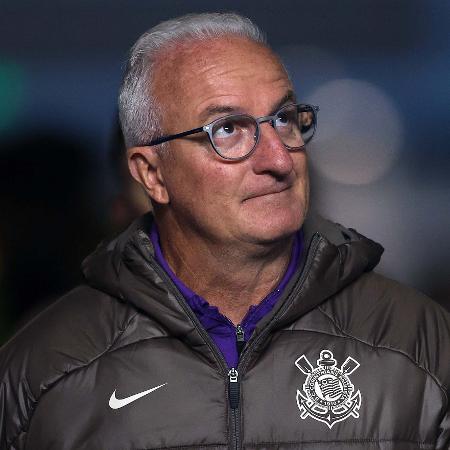 Dorival Júnior, técnico do Corinthians, deseja contar um atacante de beirada no elenco Dorival Júnior, técnico do Corinthians, deseja contar um atacante de beirada no elenco