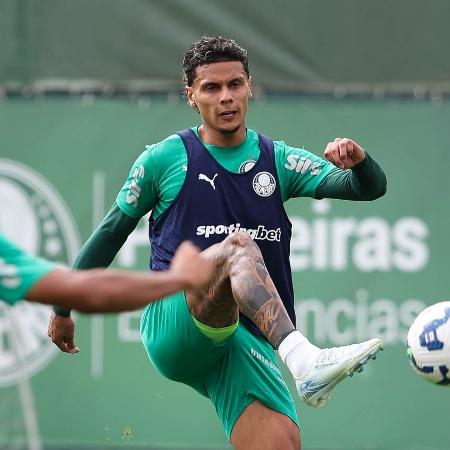 Volante Richard Rios treina pelo Palmeiras Volante Richard Rios treina pelo Palmeiras
