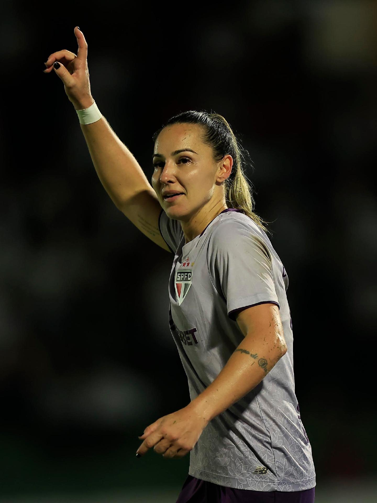 Crivelari, do São Paulo, comemora gol contra o Grêmio, pelo Brasileirão Feminino - undefined