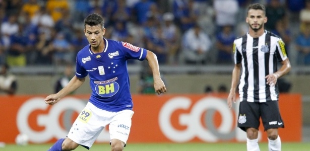 Henrique recuperou o bom futebol com a camisa do Cruzeiro desde a saída de Vanderlei Luxemburgo - Washington Alves/Light Press/Cruzeiro