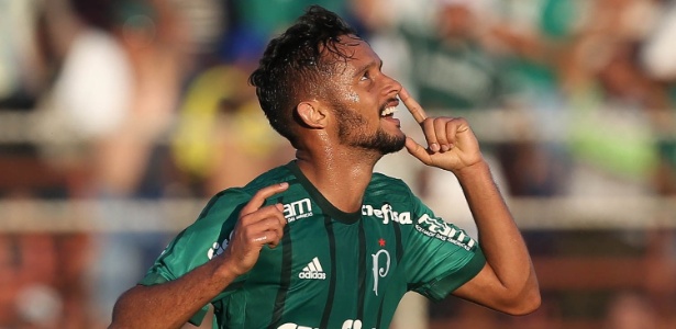 O meia Scarpa comemora gol com a camisa do Palmeiras - Cesar Greco/Ag. Palmeiras