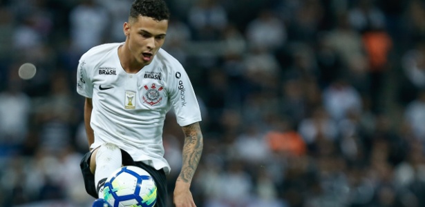 Corinthians faz grandes investimentos em volantes, infla posição e aumenta a disputa