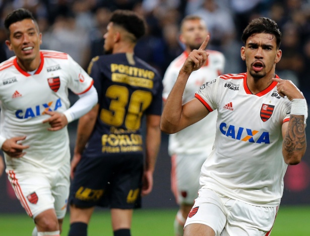 Paquetá comemora gol pelo Flamengo: meia é artilheiro do time na temporada - Daniel Vorley/AGIF