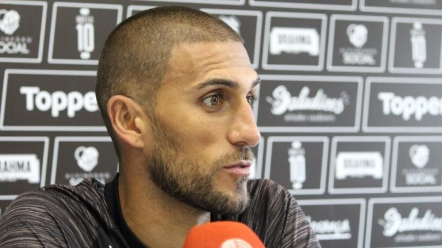 Rafael Marques, de 36 anos, está no Figueirense desde abril - Divulgação/Figueirense