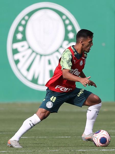 Gabriel Menino durante treino do Palmeiras na Academia de Futebol - Cesar Greco/Ag. Palmeiras