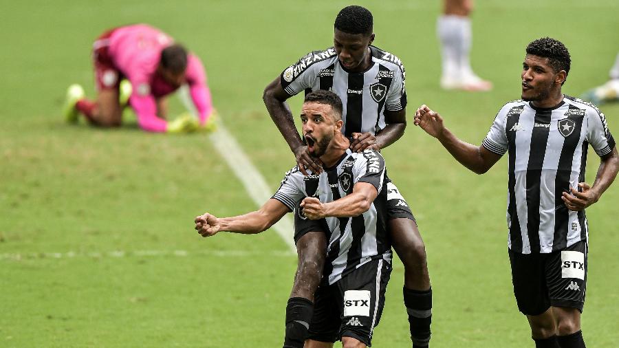Caio Alexandre comemora gol do Botafogo contra o Fluminense - Thiago Ribeiro/AGIF