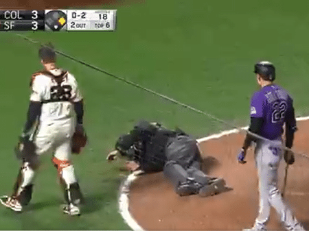 Nos EUA, jogador de beisebol é atingido na cabeça por bola a quase