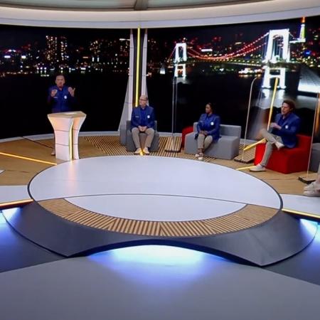 Galvão Bueno ao lado de Marcos Uchôa, Daiane dos Santos, Flávio Canto e Fabi na abertura das Olimpíadas - Reprodução/TV Globo
