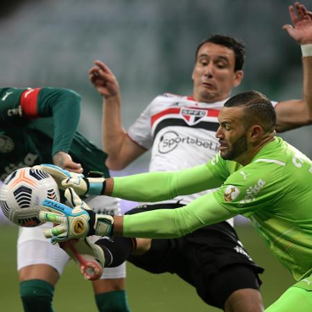 Pablo na disputa com Weverton - Staff Images / CONMEBOL