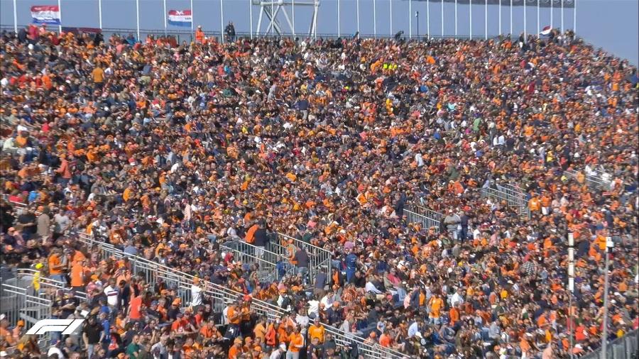 Torcida holandesa nas arquibancadas de Zandvoort na classificação para o GP da Holanda - Twitter/Fórmula 1