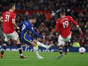 Cristiano Ronaldo salva, e United busca empate com Chelsea no