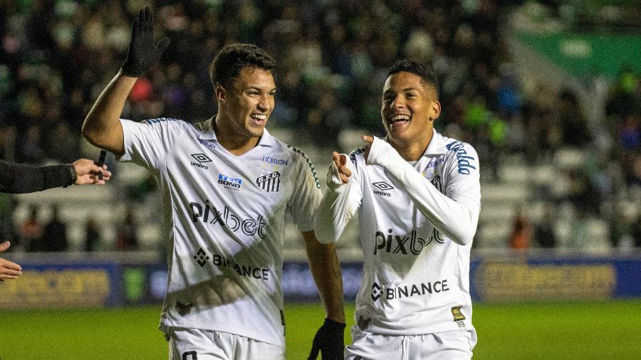 Com assistência de Ângelo e gol de Marcos Leonardo, o Santos venceu de virada o Juventude, em Caxias do Sul - RAUL PEREIRA/FOTOARENA/FOTOARENA/ESTADÃO CONTEÚDO