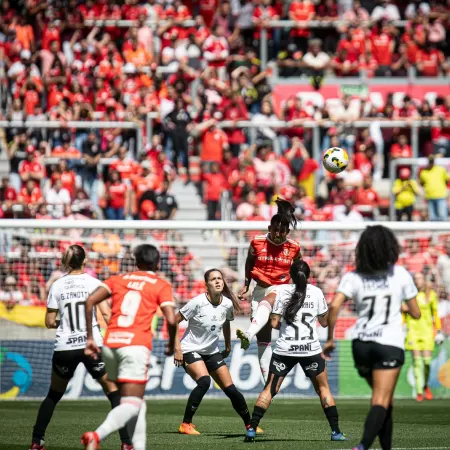 Pelo Brasileirão Feminino, Internacional e Corinthians reeditam final