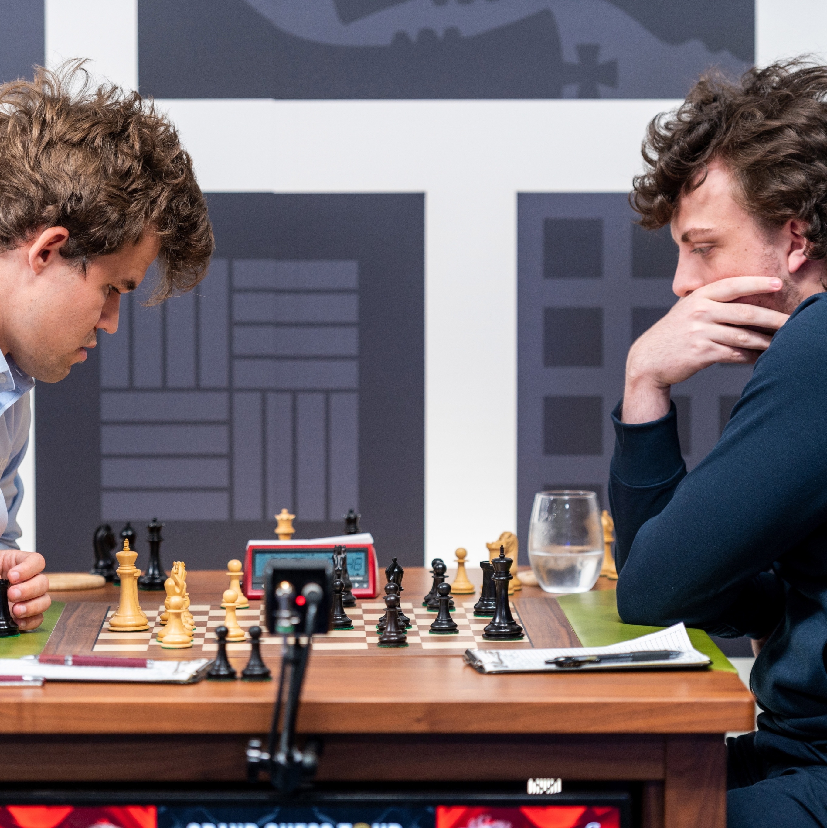 Magnus Carlsen jogando xadrez como Alphazero 