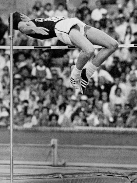 Dick Fosbury durante Jogos Olimpicos de 1968, na Cidade do México - AFP