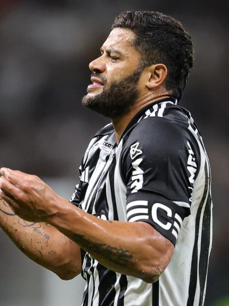 Hulk se irrita com arbitragem em Atlético-MG x Corinthians, jogo da Copa do Brasil