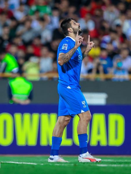 Mitrovic, do Al-Hilal, comemora gol sobre o Nassaji Mazandaran na Champions Asiática