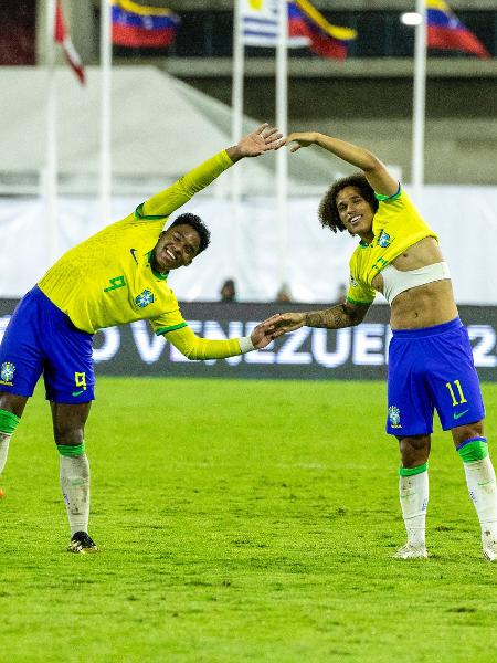 Endrick e Guilherme Biro comemoram vitória do Brasil sobre a Venezuela