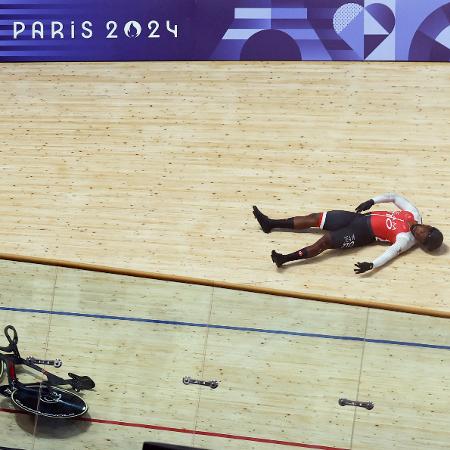 Kwesi Browne, de Trinidad e Tobago, sofreu acidente em prova de ciclismo keirin masculino nas Olimpíadas 2024