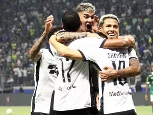 Com gangorra e fantasmas, Botafogo elimina Palmeiras e avança na Liberta