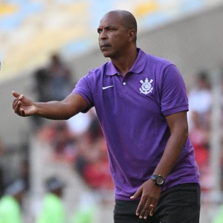 Orlando Ribeiro, técnico interino do Corinthians, durante jogo contra o Flamengo Orlando Ribeiro, técnico interino do Corinthians, durante jogo contra o Flamengo