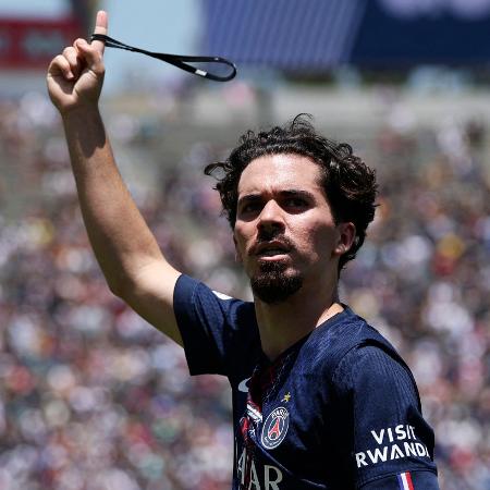Vitinha comemora gol marcado pelo PSG contra o Atlético de Madri no Mundial