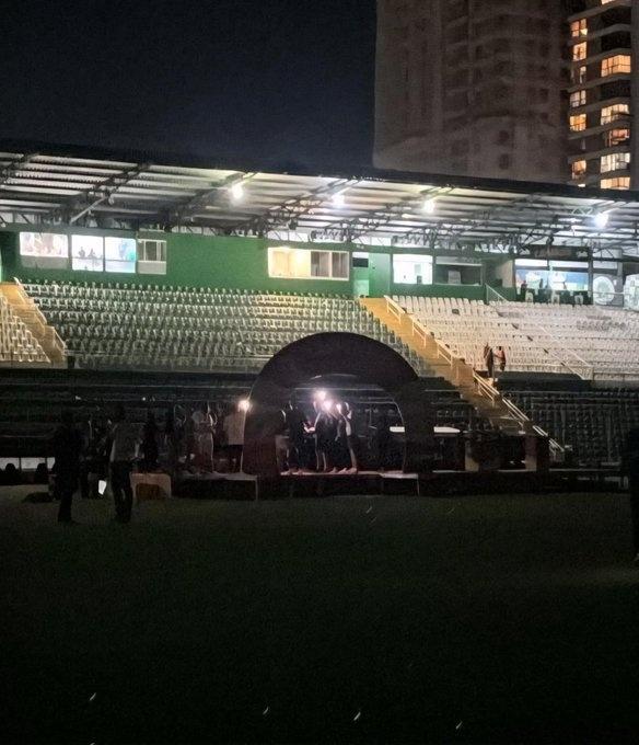 Refletores da Arena Condá foram desligados enquanto jogadores do Barra comemoravam título do Campeonato Catarinense contra a Chapecoense - undefined